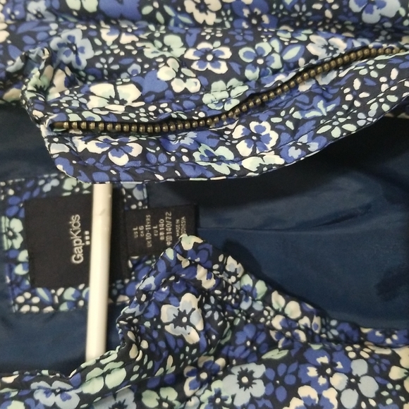 Girls Floral Puffer Vest in Large - Picture 3 of 4